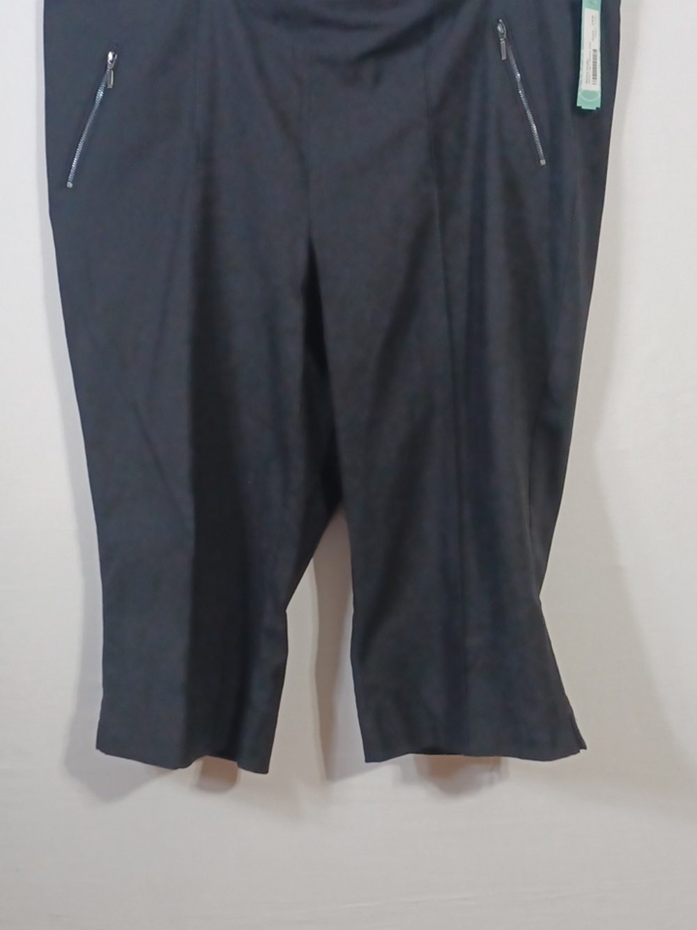 Michel Studio Black Women's Stretch Zip-Pocket Capris
